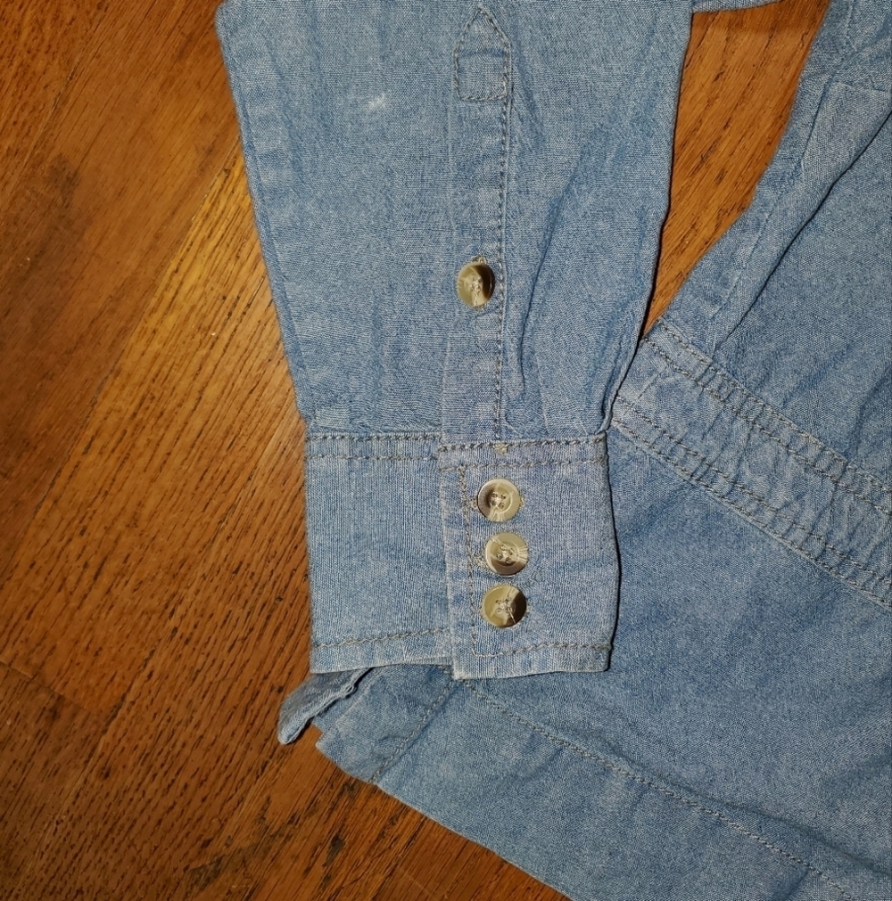 Sunset Rd Vineyard Charm Chambray Drawstring Waist Denim Shirt - Picture 11 of 12